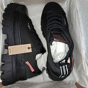 New Size 9 Womens PALLADIUM REVOLT Shoe In Black